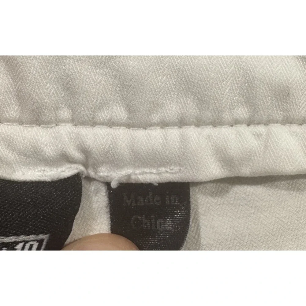 VTG Oakley Shorts Womens‎ 10 White Golf Flat Front Belted Piped Casual Logo Y2K